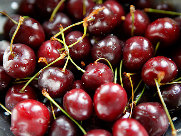 L1FD11 - Close Up Dark Red Cherries